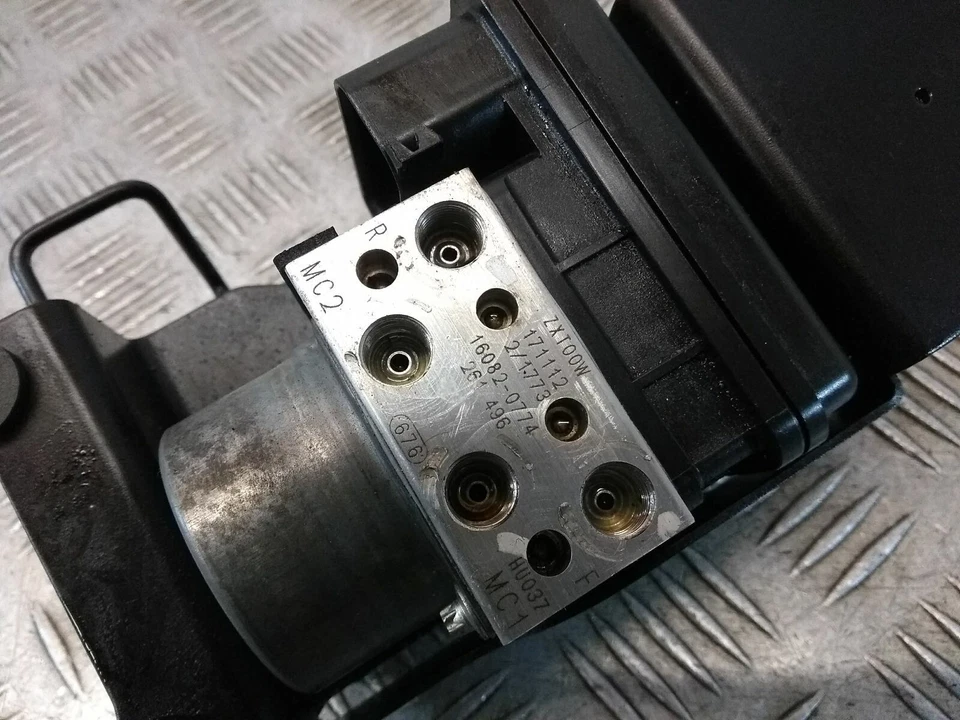 Kawasaki Z1000SX ZX 1000 2018 WJF bomba ABS 16082-0774 Foto 2 de 4