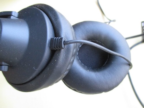 Amazon Basics Leather Cover USB Headset with Mic and Mute Option - Picture 2 of 16