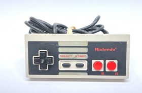 Lot of 4 Working Nintendo Entertainment System NES Controllers w/ Zapper Gun
