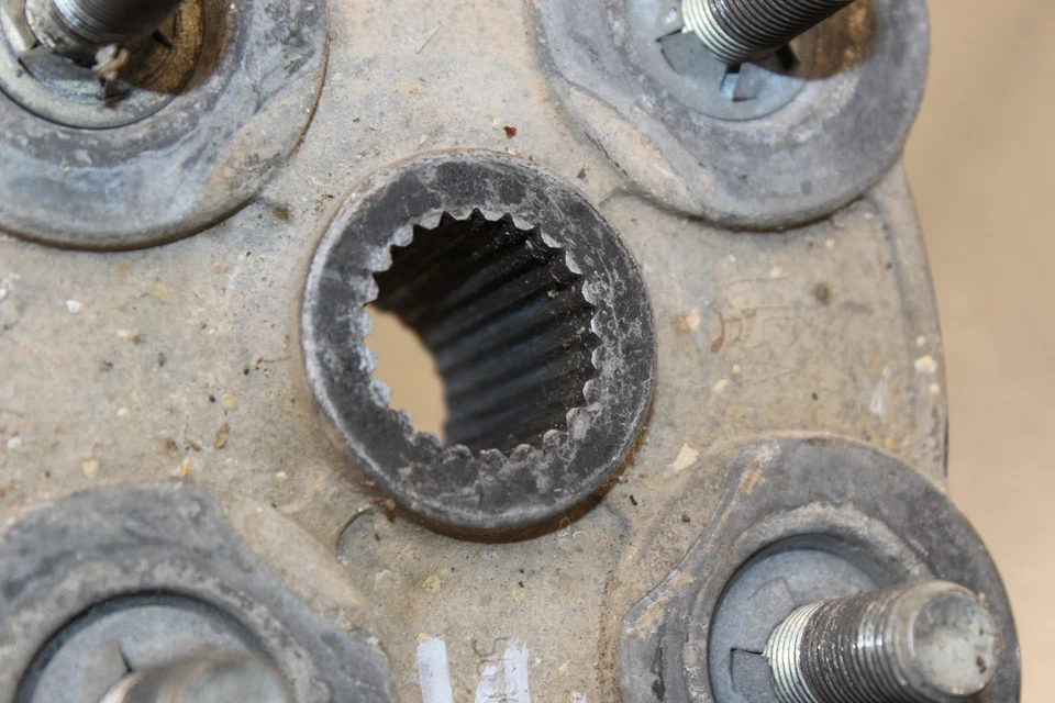 1997 Polaris Xpress 400L 2x4 REAR BACK WHEEL RIGHT HUB O909 - Image 4 of 4