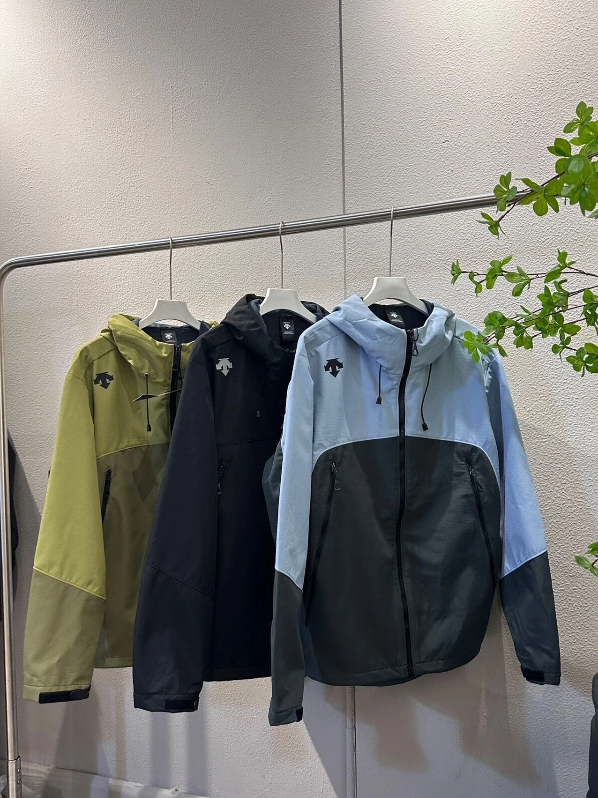 Descente Soft-Shell Jacket Men Dual Colour Jacket Wind Water Resistance