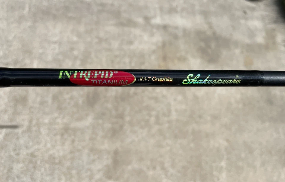 Shakespeare Intrepid Titanium IM7 Graphite SP 3086 2H 8’ 6” HVY 2-pc Spin Rod - Image 2 of 4
