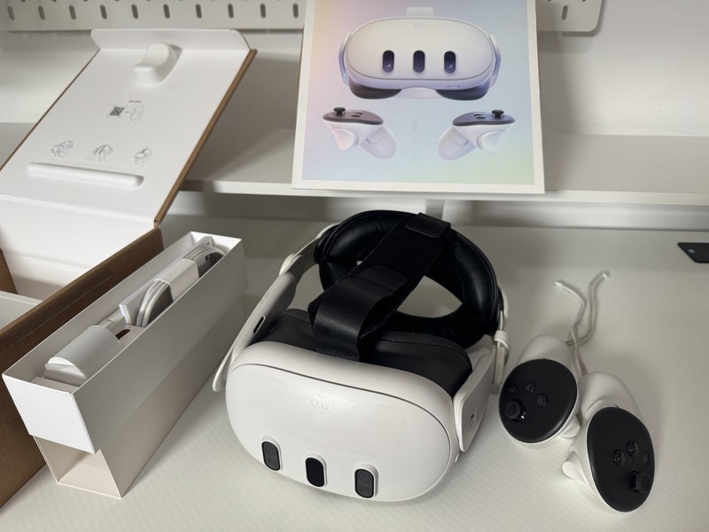 Meta Quest 3 VR Headset 128GB + Bundle