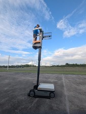 Crown Wave Lift Man Lift Forklift Order Picker