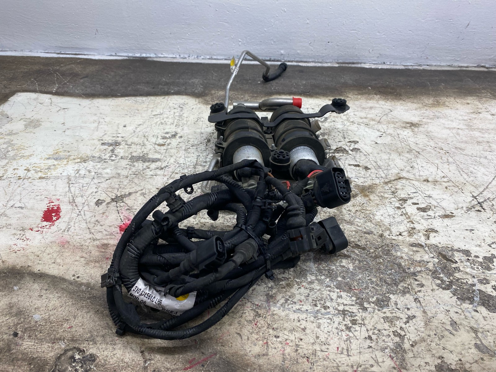2010-2020 BENTLEY MULSANNE 6.8L RWD GAS TANK FUEL PUMP W/ WIRING HARNESS