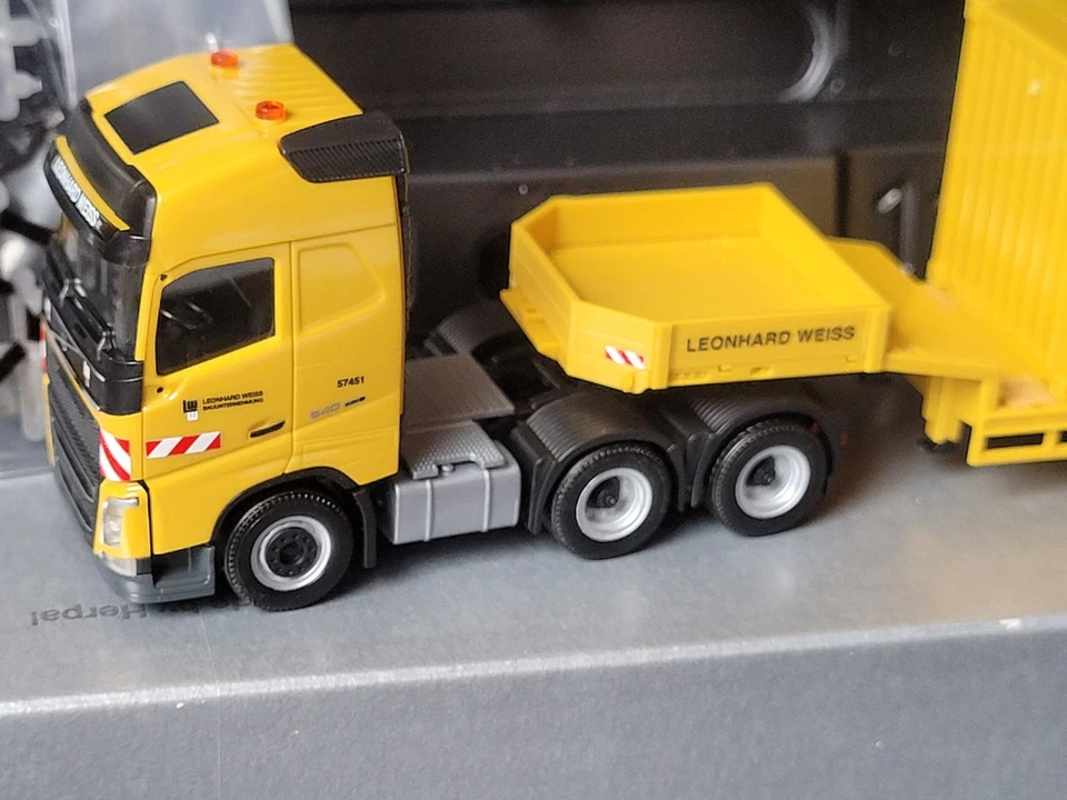 Volvo FH Leonhard Weiss Semitieflader + 20 FT Baustellen Container 958608 neu - Bild 4 von 4