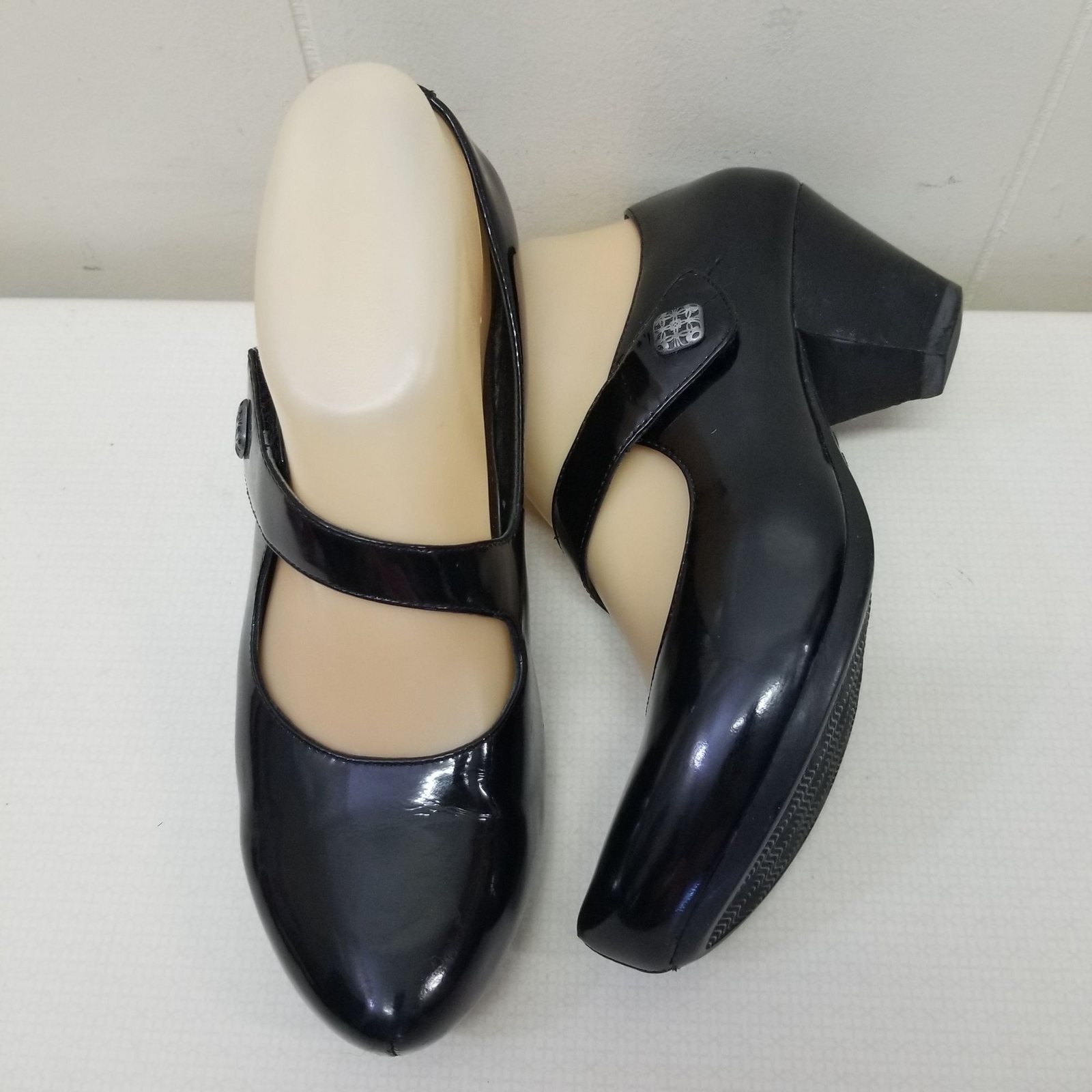 Dansko 37 Black Patent Leather Mary 