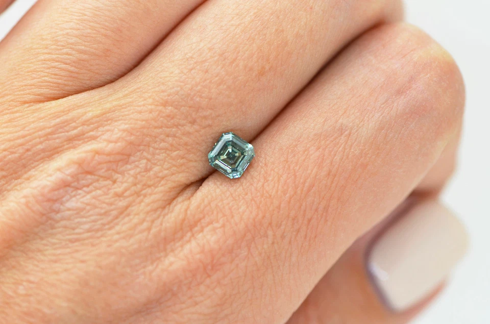 Loose Asscher Cut Diamond Fancy Blue Color 1.02 Carat VS2 Certified Enhanced - Image 4 of 4