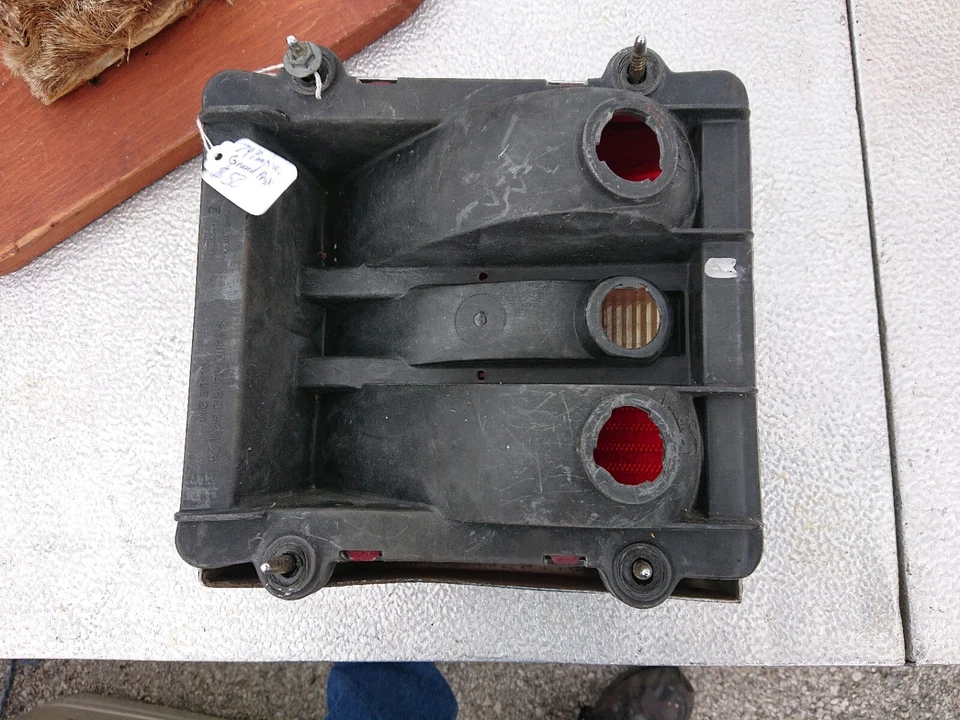 1974 庞蒂亚克大奖赛后尾灯组件。 二手 — 第 3/4 张图片