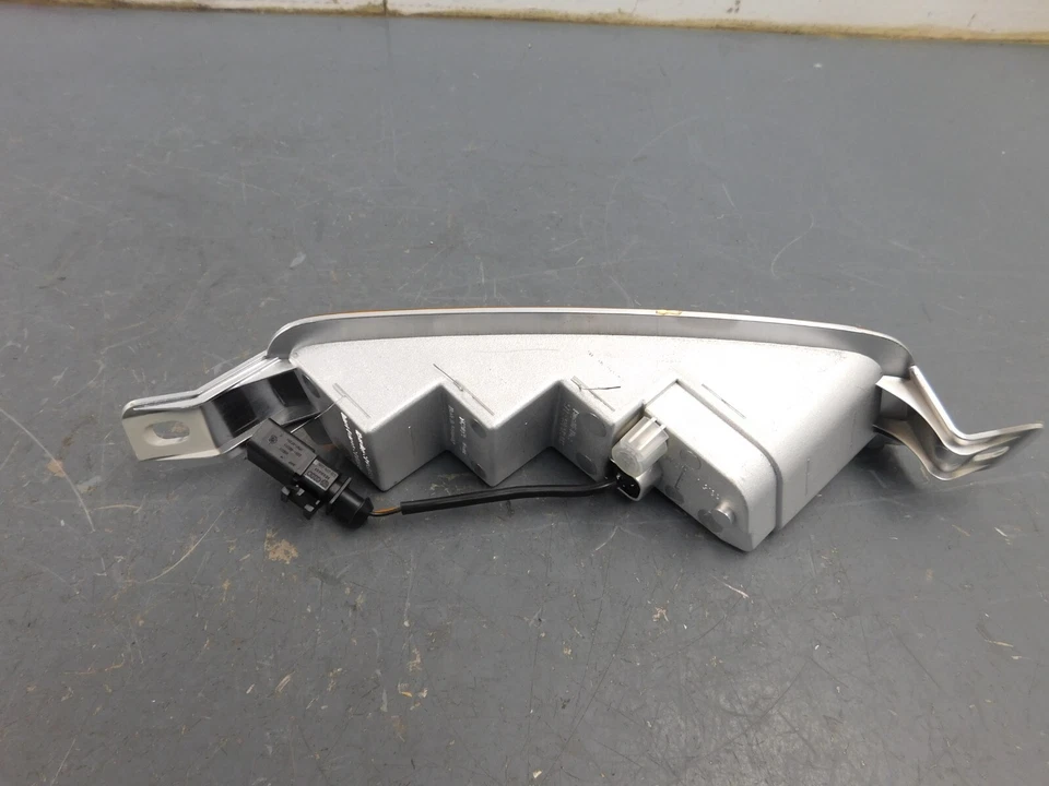 Luz indicadora lateral esquerda Bugatti Veyron #0007 Q8-2 - Imagem 2 de 4