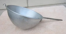 LARGE Vintage WEAR-EVER No. 4605 Aluminum COLANDER STRAINER Heavy-Duty 5-quart