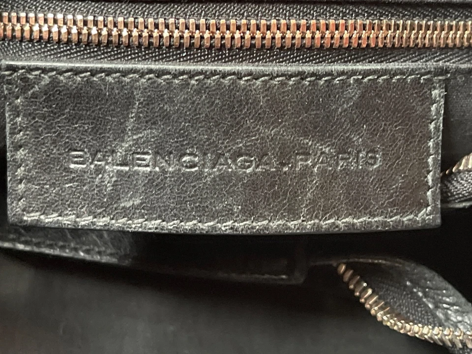 Bolso de Mano Balenciaga Town en Cuero Negro con Mini Herrajes Oro Rosa Foto 4 de 4