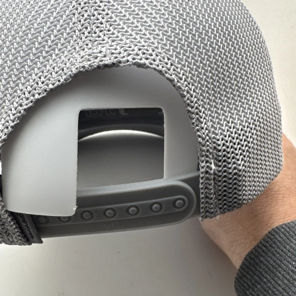 Gorra de golf Travis Mathew Final Boarding SnapBack blanca para hombre flexible para uno diez Foto 3 de 4