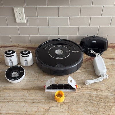 iRobot Roomba 581 Robotic Vacuum Cleaner w/ Accessories   NEW