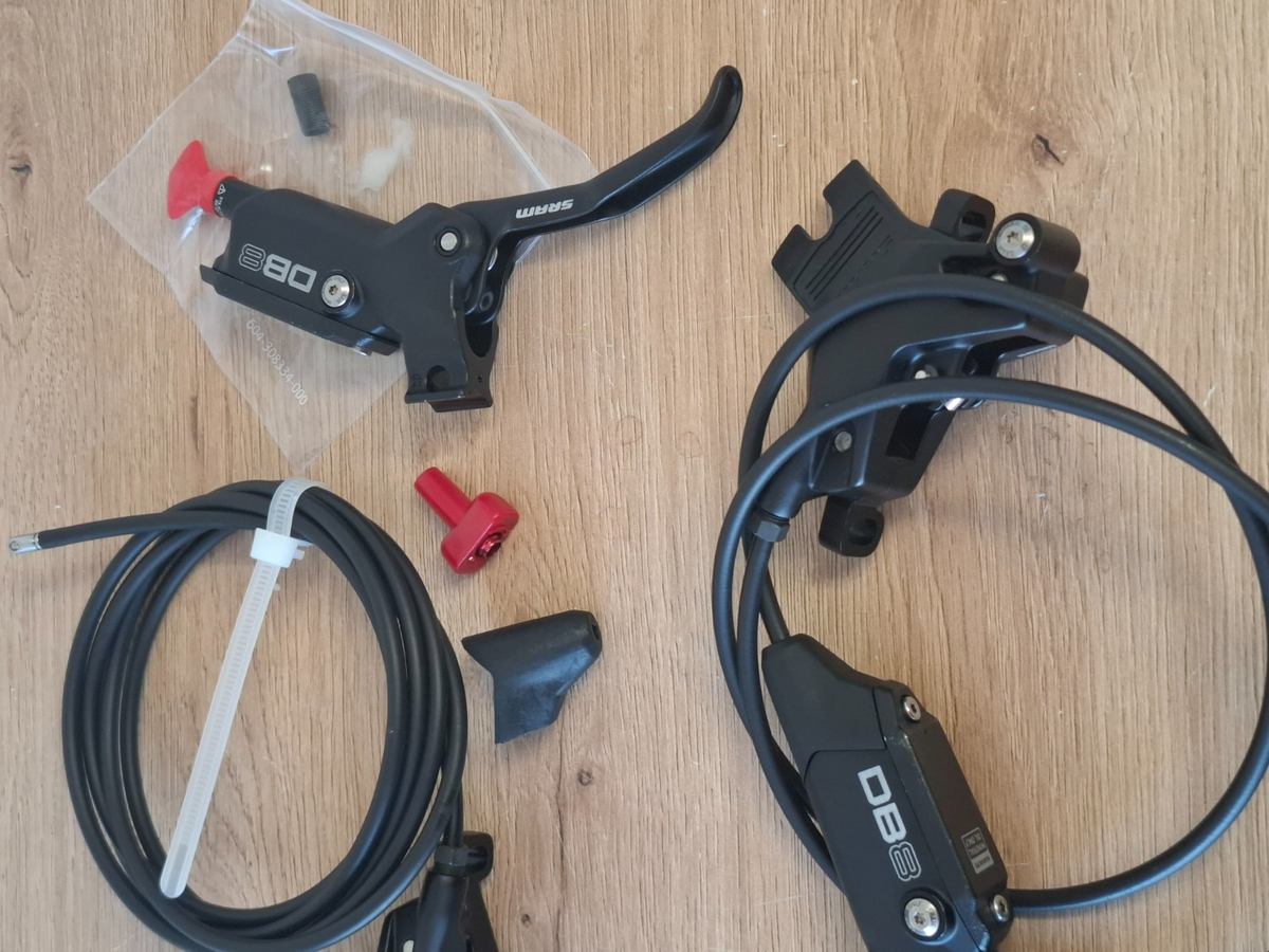 SRAM DB8 Hydraulic Disc Brakes a 4-Piston a Front & Rear a 90/200