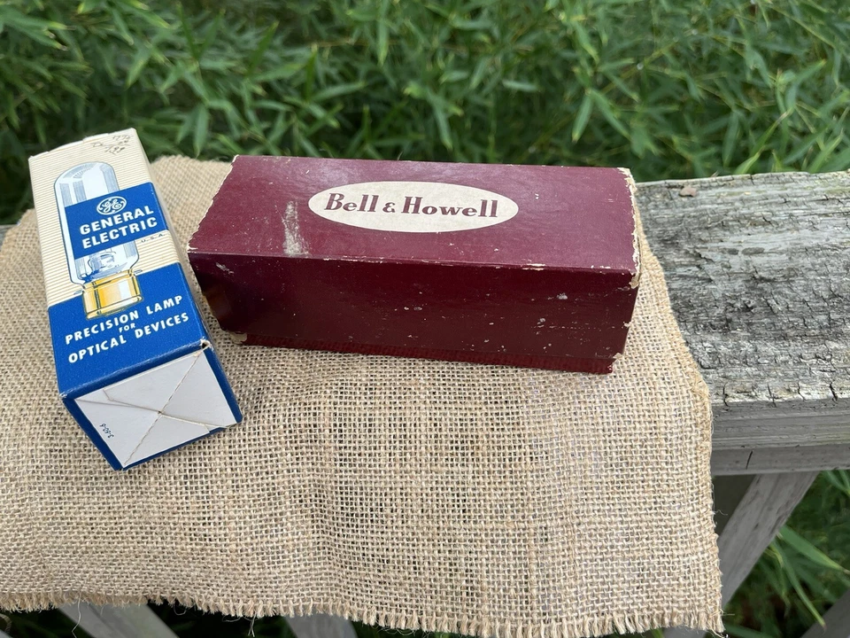 Vintage Bell & Howell Precision Lamp for Optical Devices by General Electric Foto 3 de 4