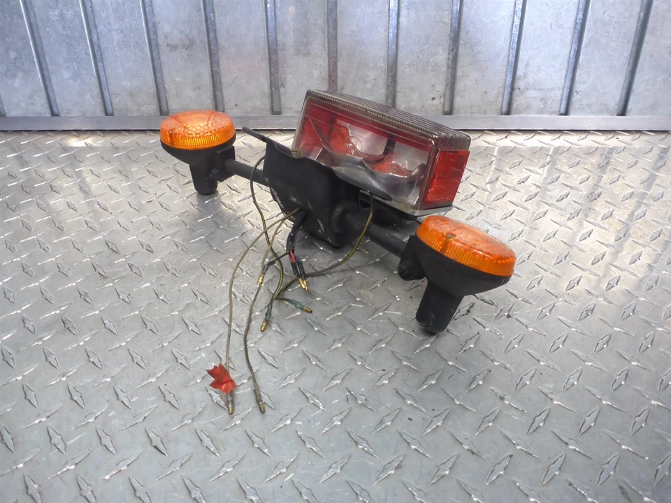 Luz trasera señal de giro 84 Kawasaki LTD KZ 550 KZ550F KZ550 freno trasero Foto 2 de 4
