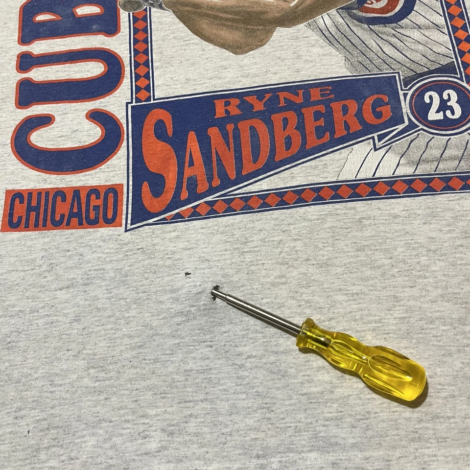 Camiseta vintage de los Chicago Cubs para hombres talla grande MLB Béisbol Ryne Sandberg Gráfico de los 90s Foto 4 de 4
