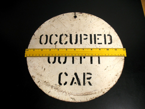 METAL VINTAGE RAILROAD OCCUPIED OUTFIT CAR SIGN 12" DIAMETER - 第 2/5 張圖片