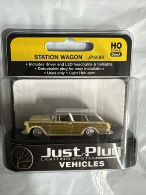HO scale Woodland Scenics Just Plug Lighted Vehicle Station Wagon JP5599