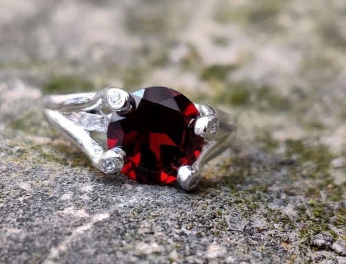 Natural Red Garnet Round Cut Gemstone Ring Size-7 US, 925 Solid Sterling Silver