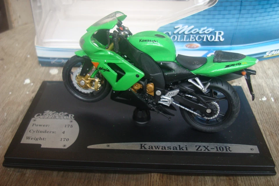 Kawasaki ZX 10R Motorcycle Model, Solido Moto Collector 1:18 Scale Super - Image 2 of 2