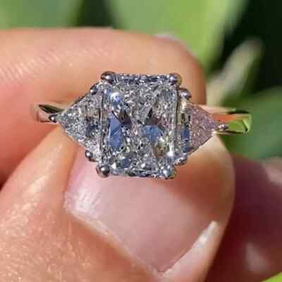 2,40 kt Radiant & Trillion Moissanit Verlobungsring in 14 Karat Weißgold vergoldet