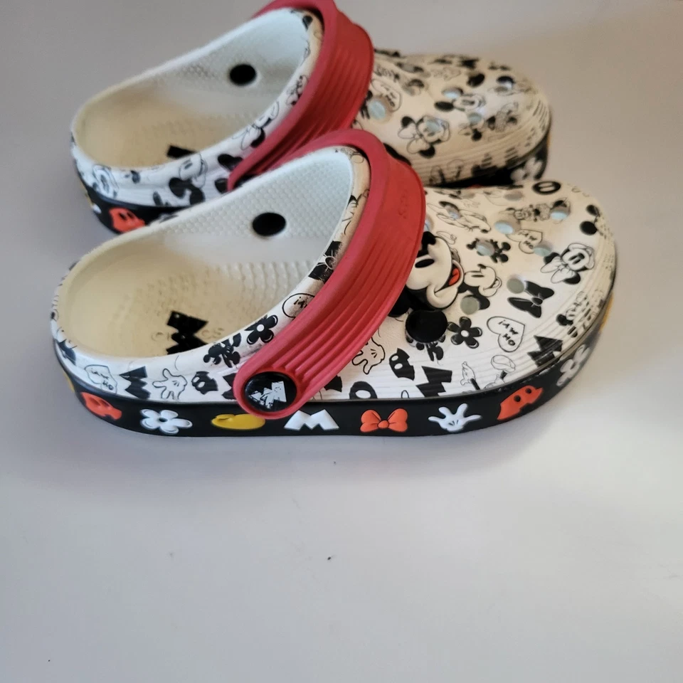 Tamancos infantis CROCS - Vermelho e preto tamanho 10 - Imagem 2 de 4