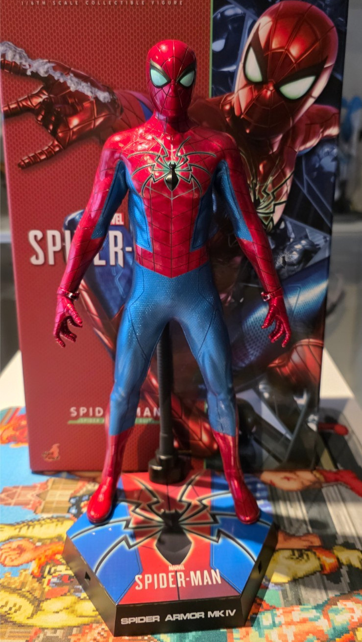 Spider-Man MKIV Suit VGM43 Hot Toys - 1/6 Marvel Spider-Man Video Game Figure