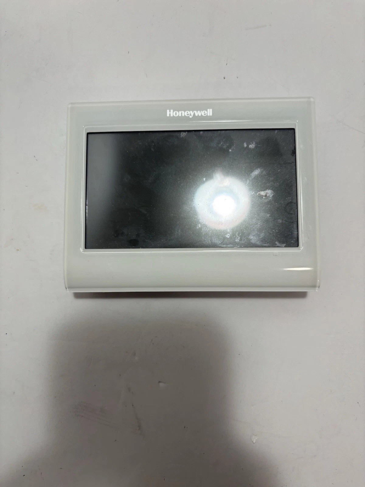 Honeywell Prestige HD 7-Day Programmable Thermostat (THX9421R5021WW)
Opens in a new window or tab