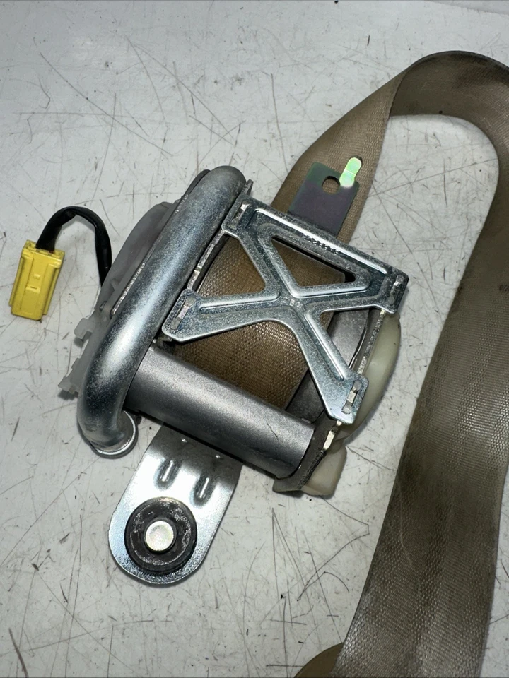 Натяжитель ремня безопасности переднего левого водителя для Honda Accord SDN 2008-2010 годов выпуска цвета слоновой кости сделано в США - Изображение 2 из 4