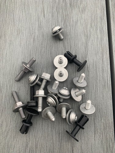 Audi  Befestigung Teile Kotflügel 83A098625 neu original