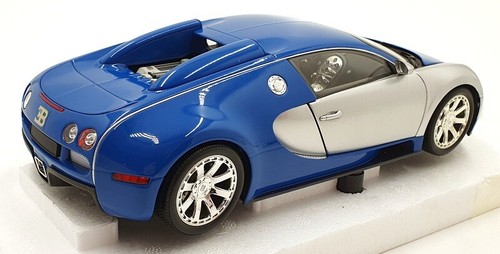 Minichamps 1/18 Scale 100 110850 Bugatti Veyron L'edition Centenaire Chrome/Blue - Picture 2 of 6