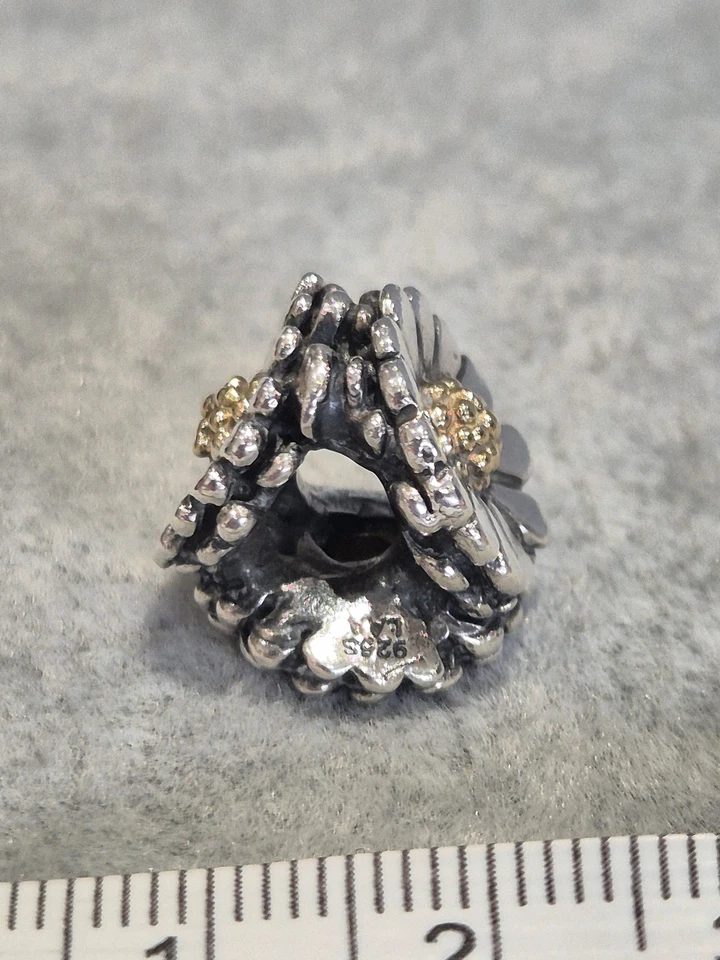 RARO Dije Margarita Trollbeads Vintage Detallado Plata de Ley y Oro 18k Foto 3 de 3