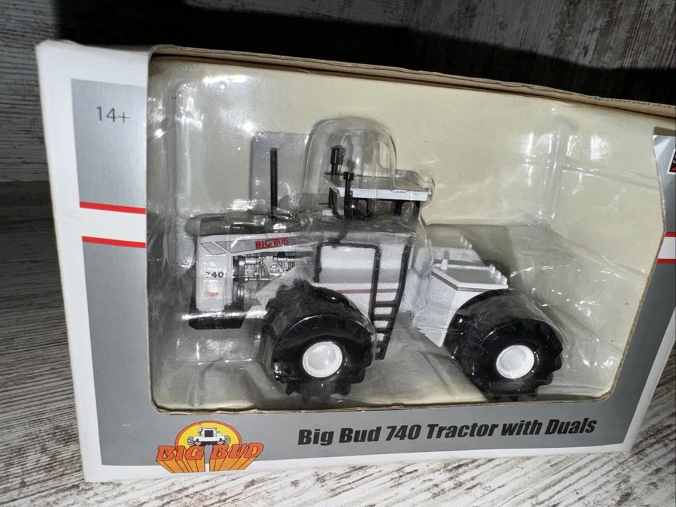 1/64 Big Bud 740 4WD Tractor With Duals Silver Engine SpecCast Prairie Monster - Image 3 of 4