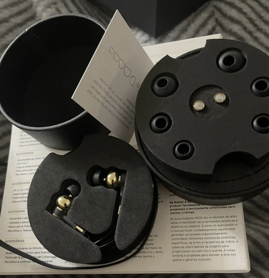 MASTER &DAYNAMIC ME05 INEAR WIRED HEADPHONES BRASS BRAND New With TAG - Image 3 of 4