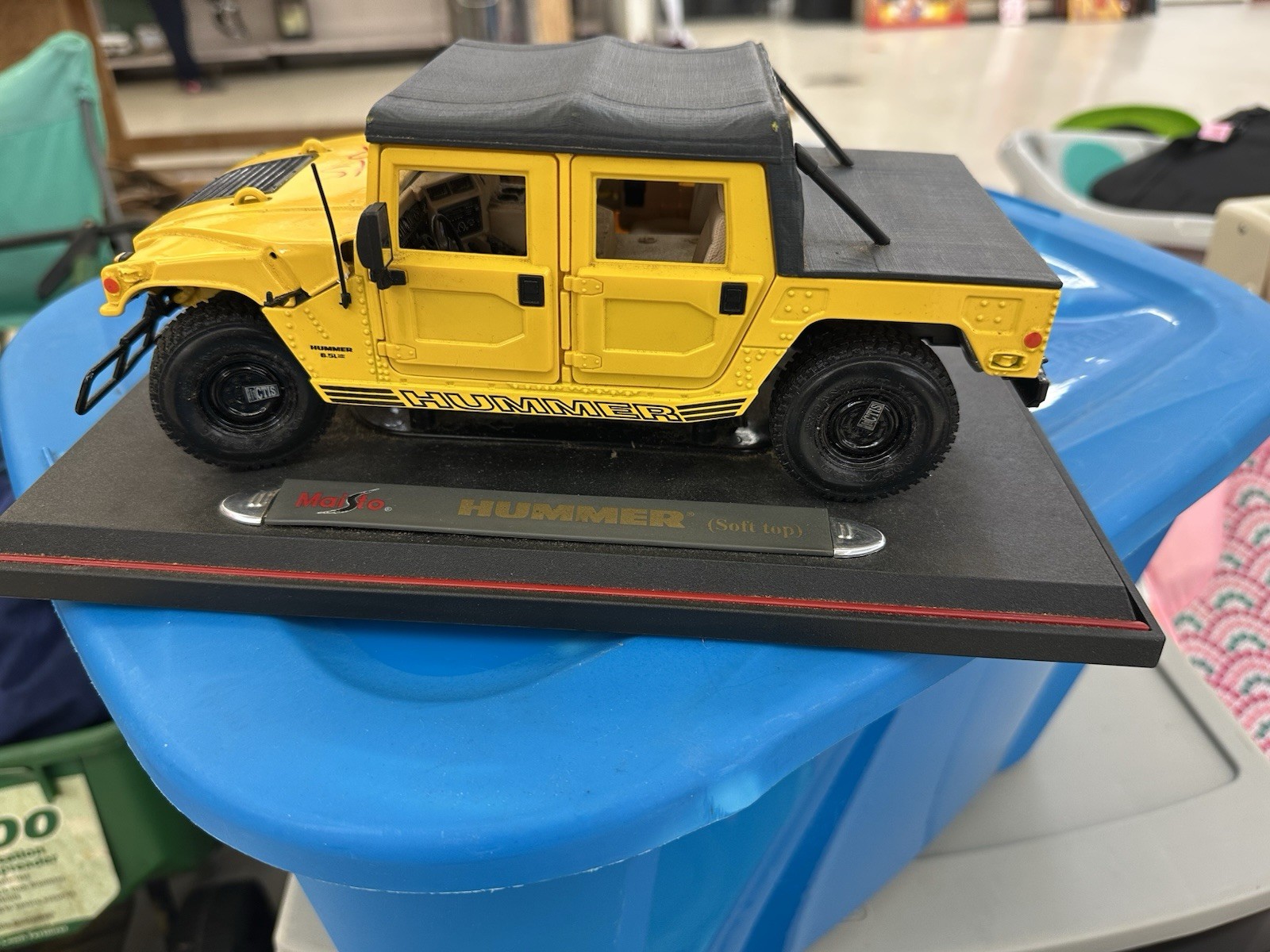 Maisto Hummer H1 SUV Yellow 1:18 Scale Soft Top Diecast Model Car 
