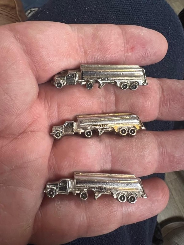 Awesome Heil Oil Trucking Truck Tanker Company Cufflink Tie Bar Set  (G2025G)