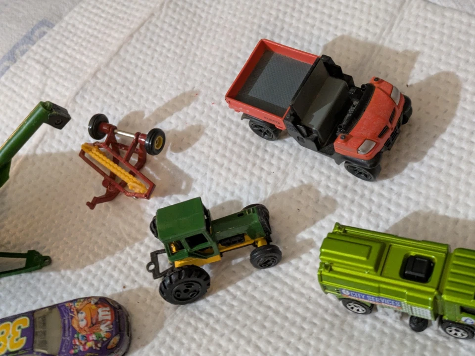Lot of Vintage 1970s–2000s Hot Wheels Matchbox Ertl Mixed Diecast Vehicle - Image 3 of 4