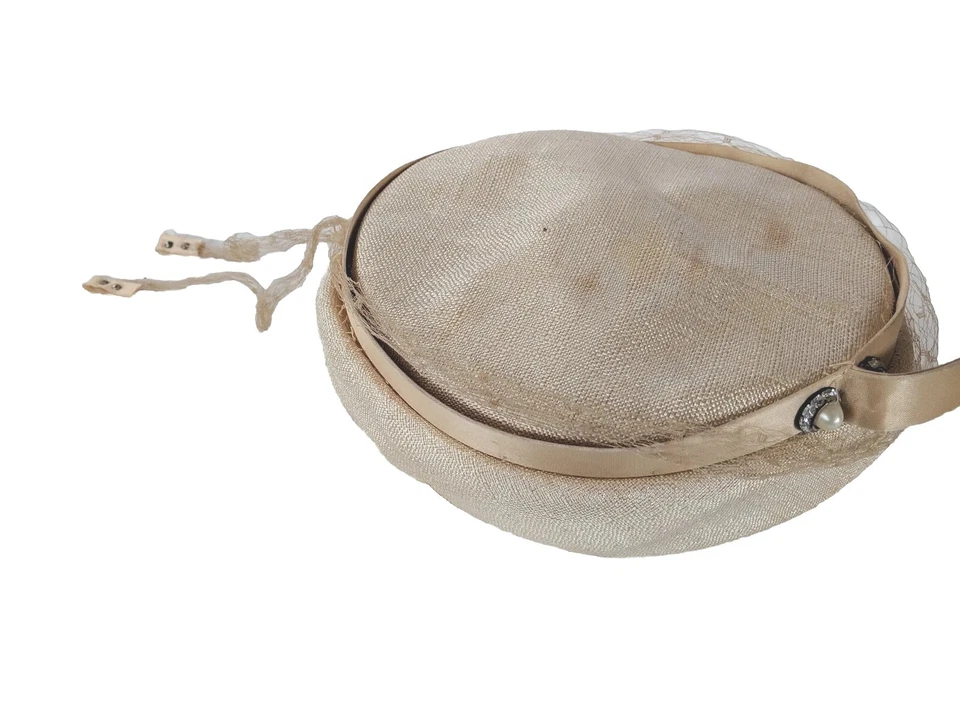 Sombrero tocado vintage para mujer red estrás acento adorno iglesia de mediados de siglo EE. UU. Foto 4 de 4