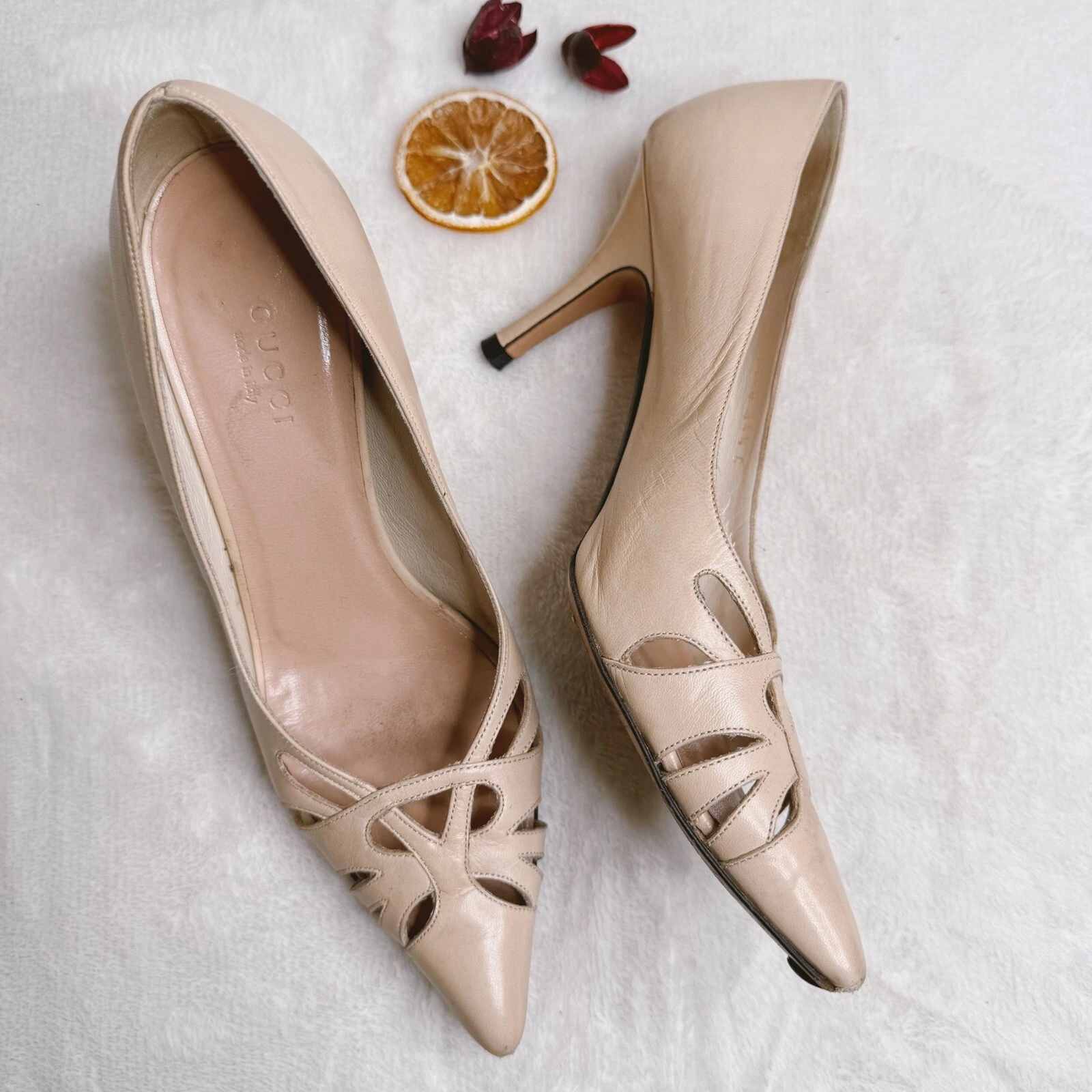Chaussures femme Gucci marron découpées talon chaton escarpins pointure 35,5 classique délicat