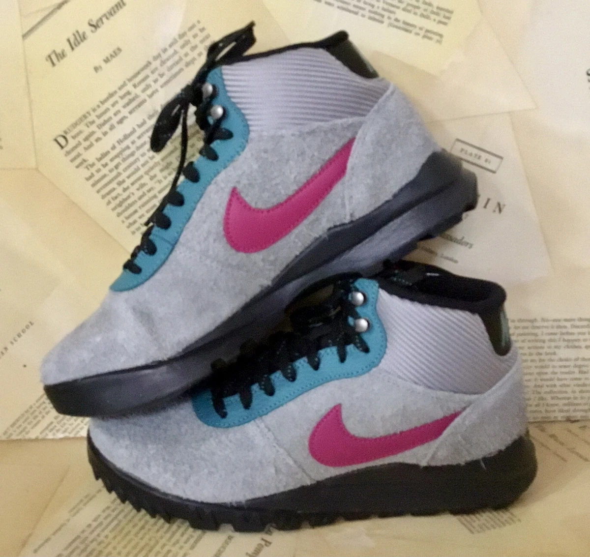 Nike hotsell boots grey