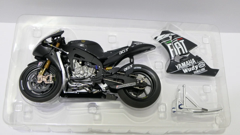 MINICHAMPS 1/12 VALENTINO ROSSI YAMAHA YZR-M1 – ESSAI JÉREZ 2008 122093946 NEUVE - Photo 3/4
