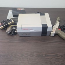 Nintendo NES-001 Console w/ Controllers, Zapper, 3 Games, Light Gun Compatible