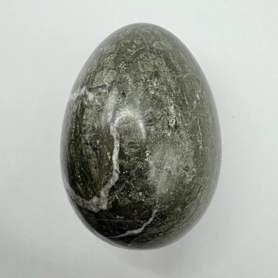 Oeuf en marbre vert et blanc. Peut-être Jaspe - Photo 4/4