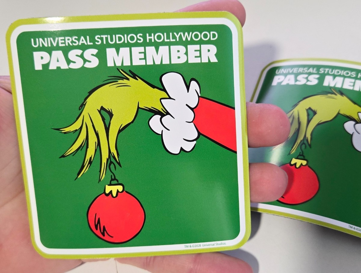 Universal Studios Hollywood Pass Member 'The Grinch' X-mas Magnet