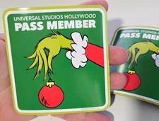 Universal Studios Hollywood Pass Member 'The Grinch' X-mas Magnet (Aftermarket)