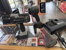 Snap-on Ct8850s 18v 12 Cordless Impact Wrench W Batteries Ct9038gm Flashlight