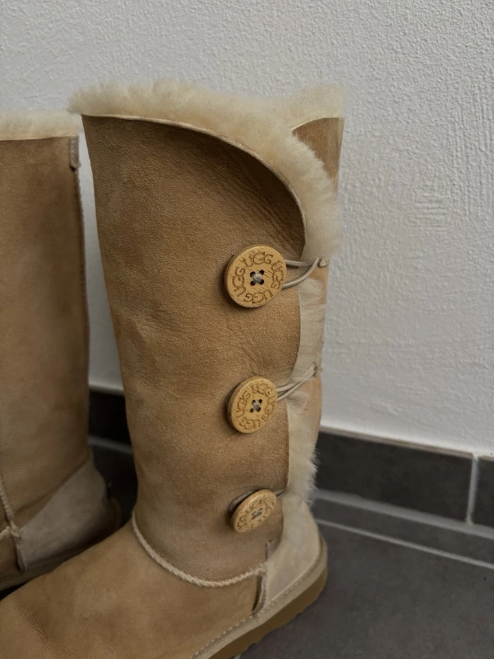 Original UGG Bailey Button Triplet Boots Winterstiefel Echtleder - Bild 2 von 4