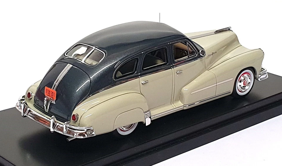 Goldvarg 1/43 Scale GC-083B - 1948 Pontiac 4Dr. Sedan - Oyster Grey — 第 2/4 张图片